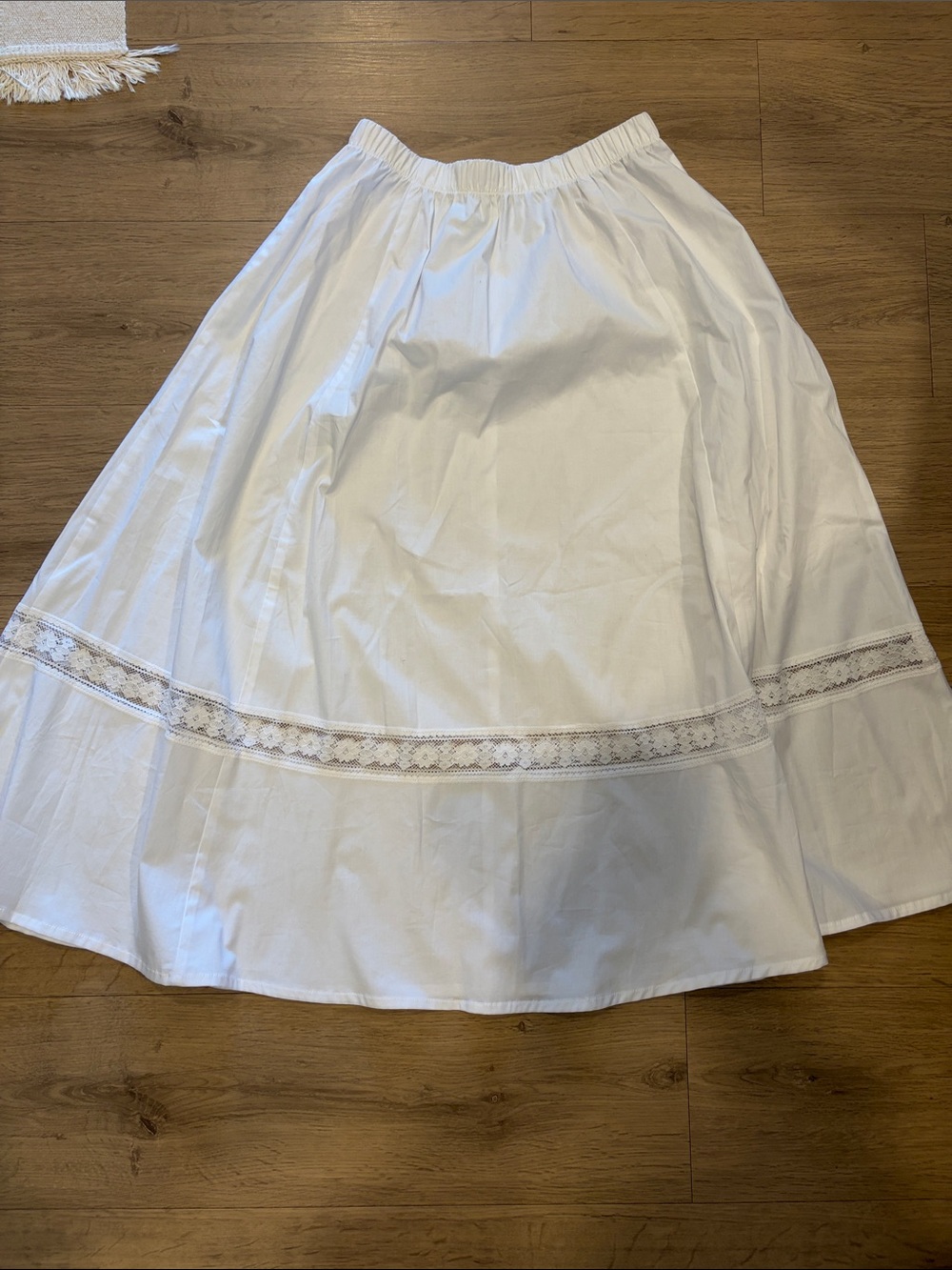 Le Bop x Mally K Goldman White Lace-Trim Skirt